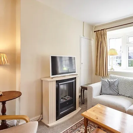 Host & - Robin 8 Willowgate Pickering